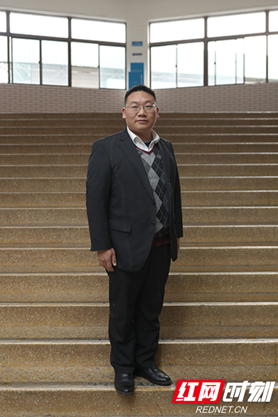 AU0I6714副本.jpg k8凯发娱乐城官方网站